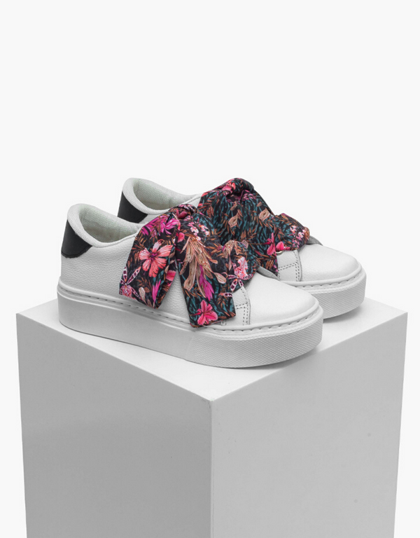 Conga Negro Flor Fucsia - Tenis blancos con pañoleta